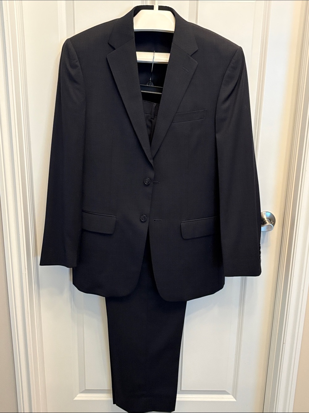 Jos. A. Bank Men's Dark Navy Two-Button Suit 40L pants 34x30